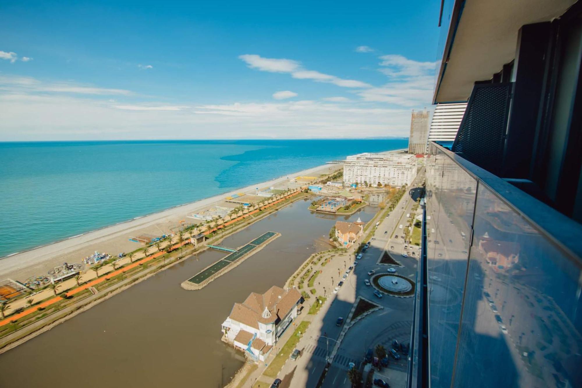 Orbi City Black Sea View Aparthotel Batoumi Extérieur photo